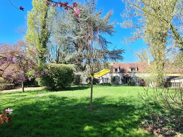 CHARME,MAISON DE CAMPAGNE DE 160M2,4 CHAMBRES DONT UNE DE PLAIN PIED,APPENTIE,DEPENDANCE,TERRAIN ARBORE DE 358