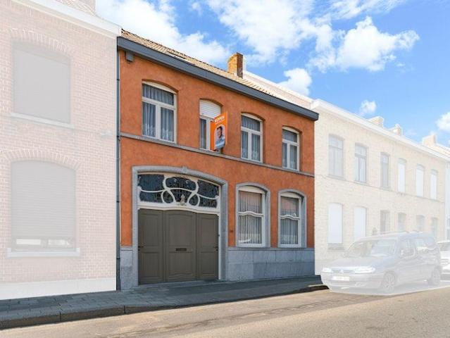 Charme woning op ruim perceel met garage