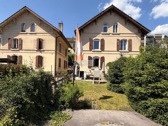 Charme und Authentizität: alte Villa Suchard mit Garten und Garage