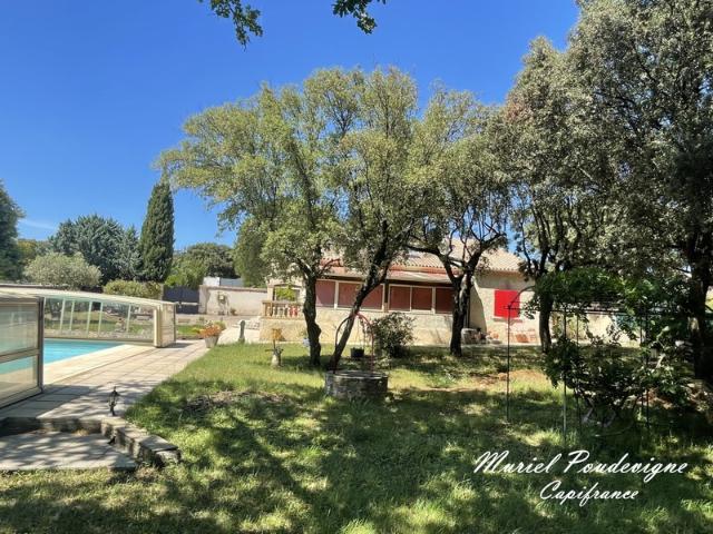 Charme, volumes et confort – Belle demeure familiale avec piscine UCHAUX 84 8 pièces, environ 212 m2
