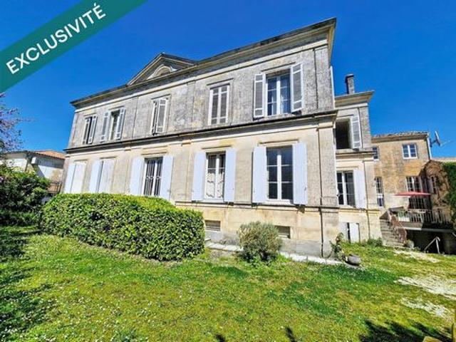 Charme, volumes et potentiel exceptionnel au cœur d’un écrin de verdure !