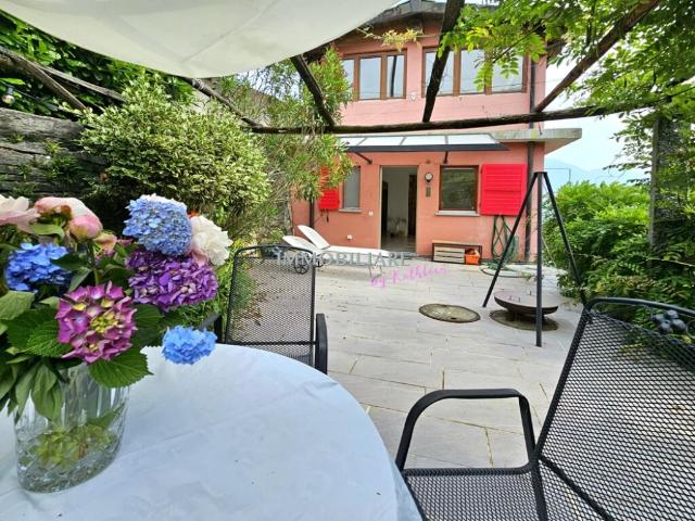 Charmentes Ferienhaus mit idyllischem Terrassengarten am Eingang zum Valle Verzasca