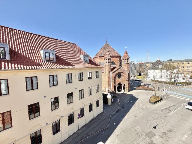 Charmerende 4 værelses lejlighed på 102 m² i Aalborg