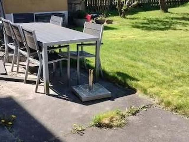 Charmerende 4 værelses villalejlighed i stueetagen med fælles have – midt i Frederikshavn