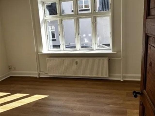 Charmerende 2 værelses med hyggeligt gårdmiljø, Aalborg, Nordjylland