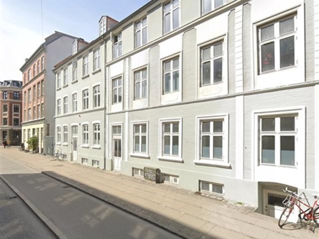 Charmerende 3 værelses lejlighed i København S