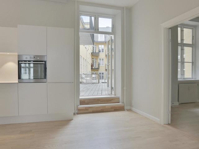Charmerende 3 værelses lejlighed med altan i København K