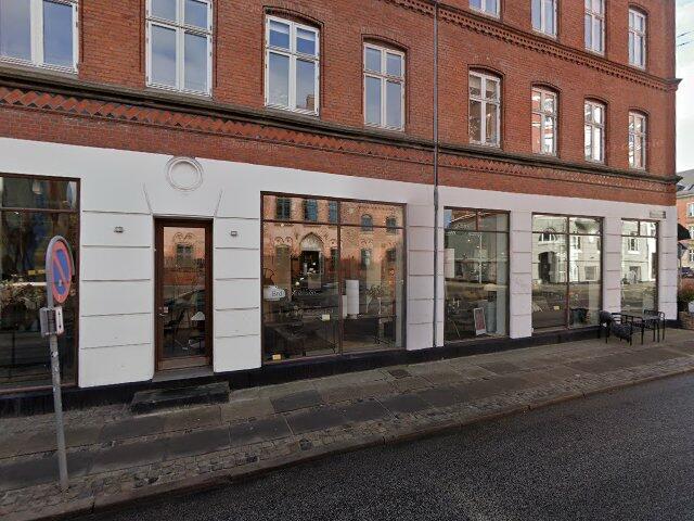 Charmerende taglejlighed med lys og plads i Aalborg