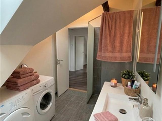 Charmerende lejlighed med fritlagte bjælker og moderne bekvemmeligheder, velegnet til deling, Randers C, Aarhus