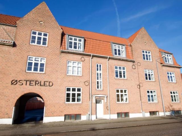 Charmerende, lys 2 værelses lejlighed i Øgaden