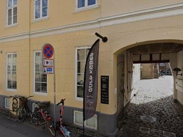 Charmerende og lyst erhvervslejemål i gammel fabriksbygning
