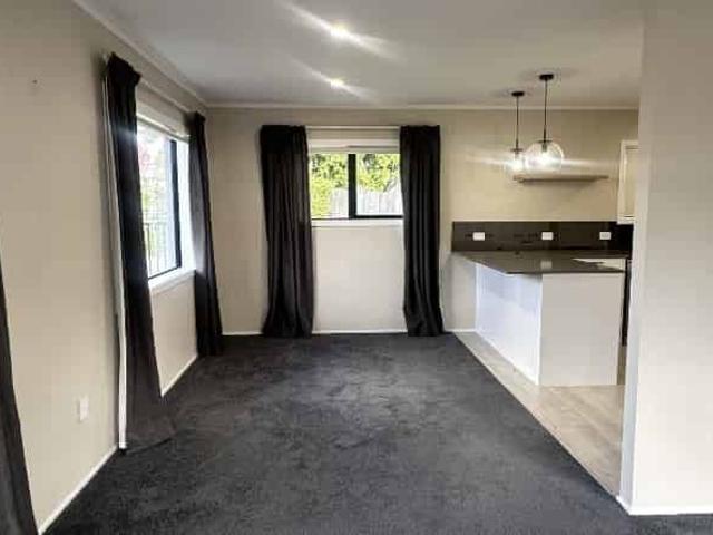 Charming 4 Bedroom Home in Prime Pukekohe Location – Zoned for Top School!