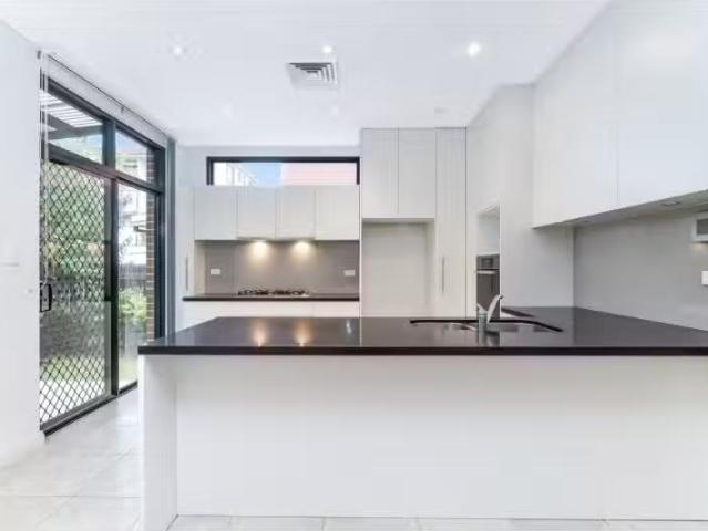 Unique 4 BR 108C Alice Street, Sans Souci Townhouse for rent.