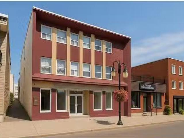 Nice 540 Av. De Grand Mère, Shawinigan, QC, G9T 2H2 commerci.