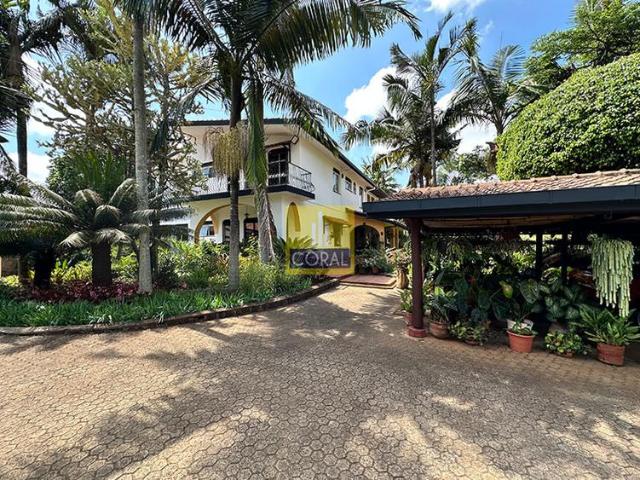 Charming 5 Bedroom House For Sale On 1 Acre in Nyari With A Mature Garden