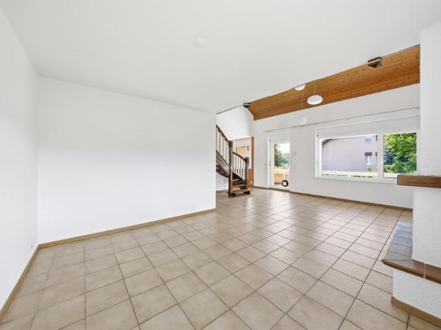 Charming 5.5 room apartment with fireplace on the 1st floor of a small building