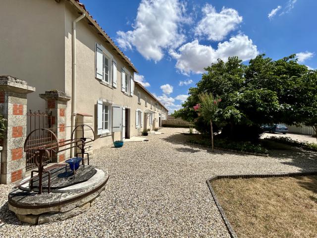 Charming 7 bedroom house, 338m2, with swimming pool and 70m2 garages