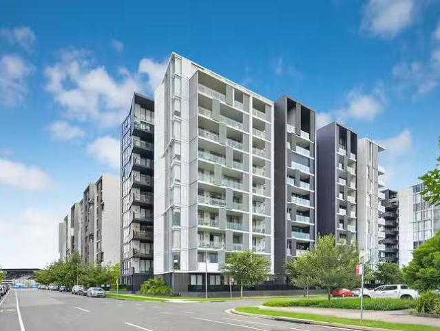 Charming 107/10 Aviators Way, Penrith, NSW 2750