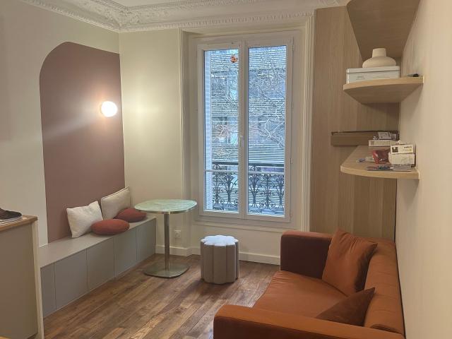 Charming 1 bedroom & 1 living room refurbished Elevator, near metro Porte de Champerret