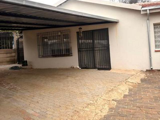 charming 1 bedroom cottage to let in.