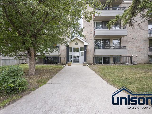 Charming 1 Bedroom Condo with Spacious Kitchen & Assigned Parking