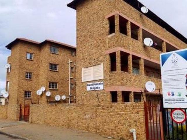 charming 1 bedroom apartment on the.