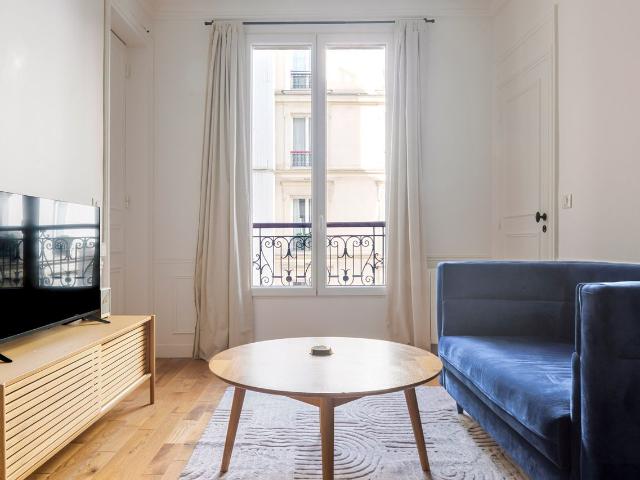 Charming 1 Bedroom Apartment in the Heart of Paris, Paris Amsterdam Apartments for Rent