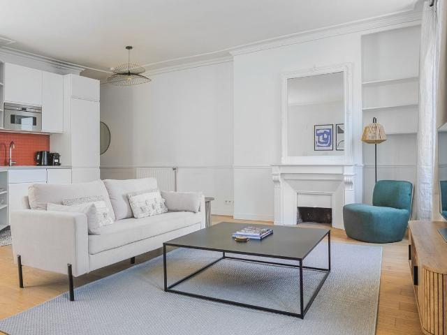 Charming 1 Bedroom in Heart of Paris, Paris Amsterdam Apartments for Rent