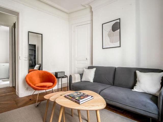 Charming 1 Bedroom Oasis in Heart of Paris, Paris Amsterdam Apartments for Rent