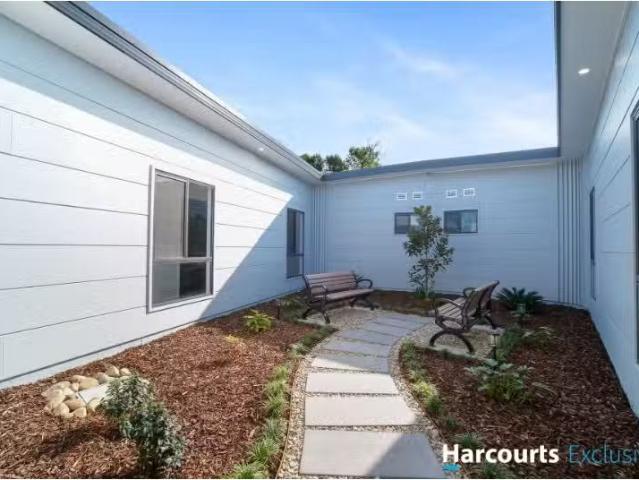 Unique 1 BR 8/1 Kenarf Close, Kingswood House for rent Listed.