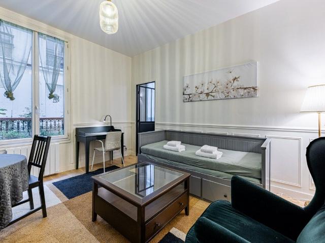 Charming 1BR Courtyard Apartment near Place de Clichy