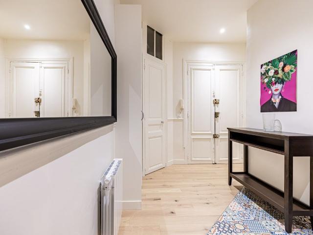 Charming 1BR Courtyard Apartment near Place de Clichy, Paris Amsterdam Apartments for Rent