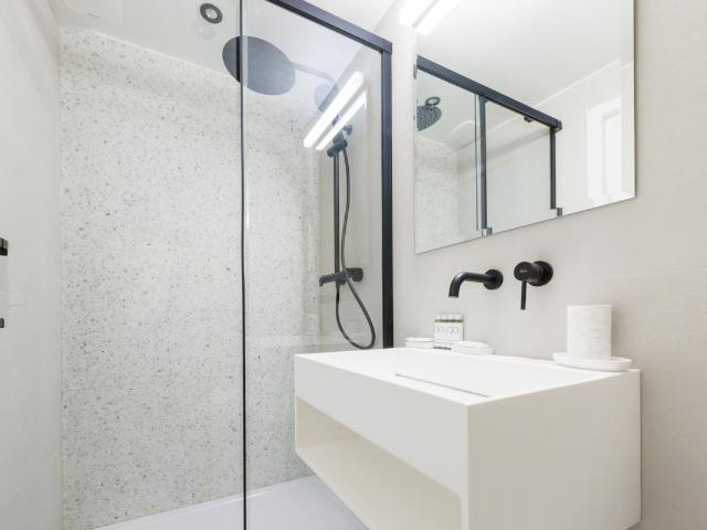 Charming 1BR Apartment with AC near Rue d'Amsterdam