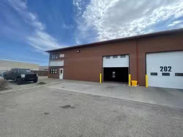 New 203 541 Kingsview Way, Airdrie, AB, T4A 0C9 commercial f.
