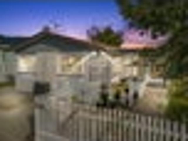 Charming 2 Bed Gem in Prime Stoke Location!
