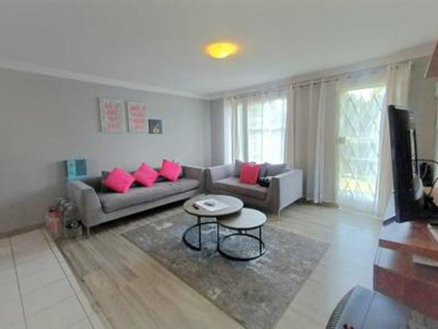 charming 2 bed ground floor townhous.