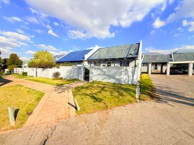 charming 2 bedroom, 2 bathroom simpl.