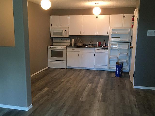 Charming 2 bedroom Condo In Sunningdale Neighborhood