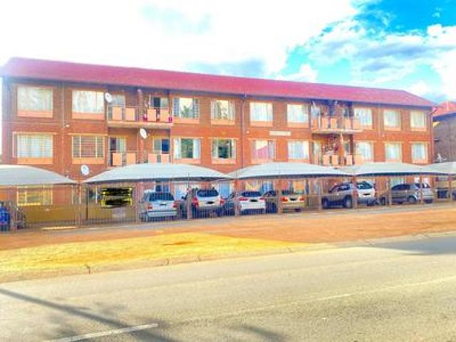 charming 2 bedroom apartment on the.