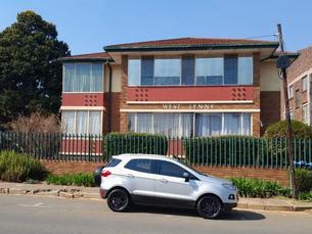 charming 2 bedroom apartment on the.