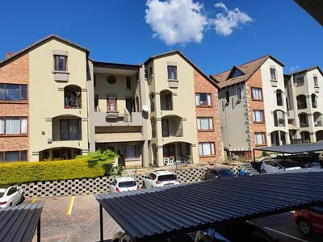 charming 2 bedroom apartment in a pe.