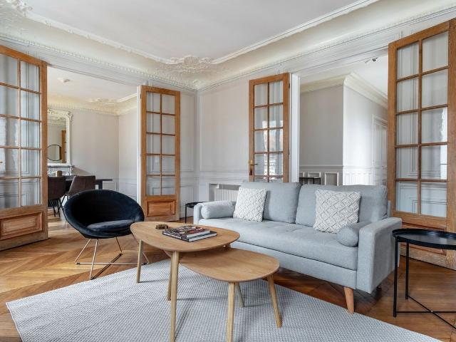 Charming 2 Bedroom Apartment in the Heart of Paris, Paris Amsterdam Apartments for Rent