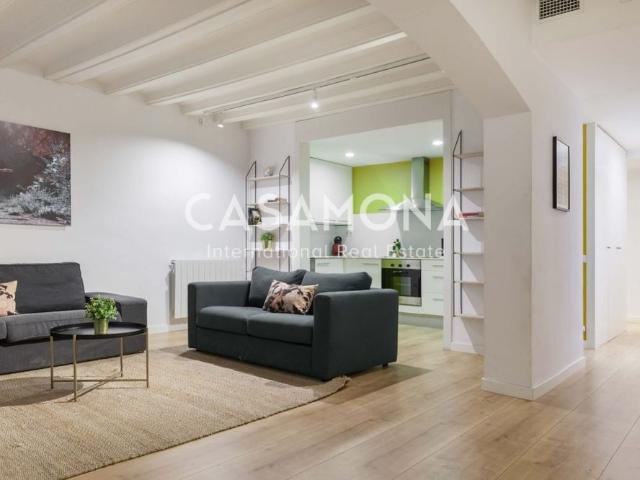 Charming 2 Bedroom Apartment with Communal Terrace and Pool in El Born