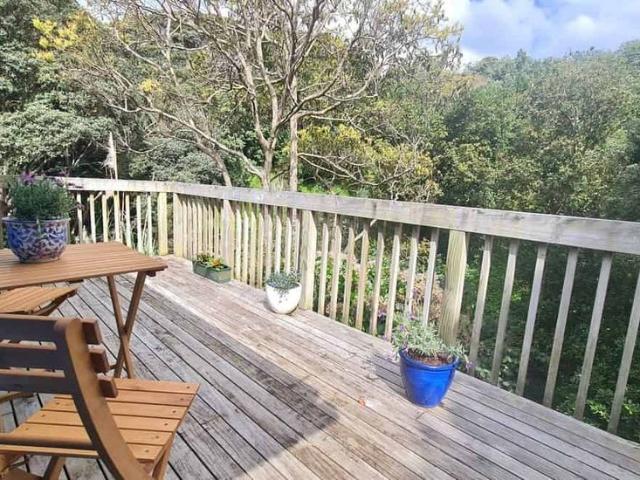 Charming 2 Bedroom Beach Bach – Long Term Living by the Coast
