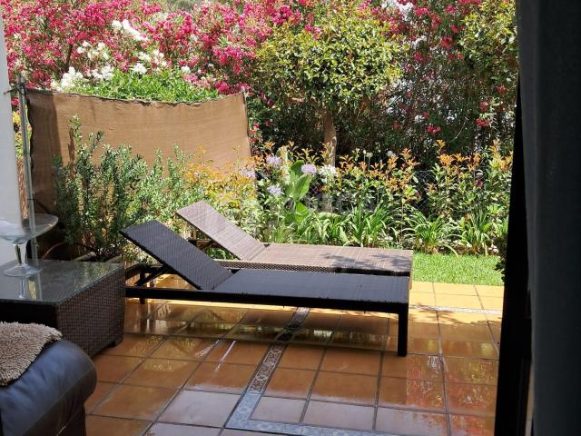 Charming 2 Bedroom Garden Apartment