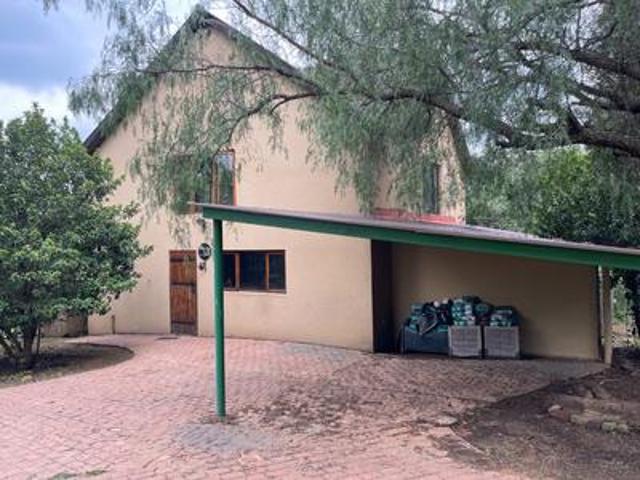 charming 2 bedroom duplex in secure.