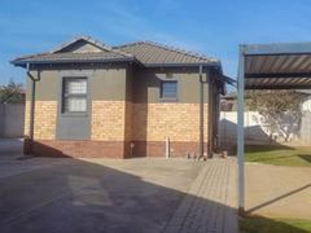 charming 2 bedroom family home on th.
