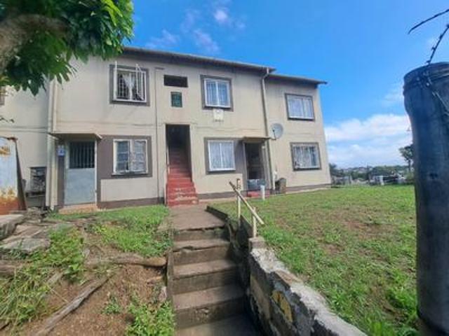 charming 2 bedroom flat on the marke.