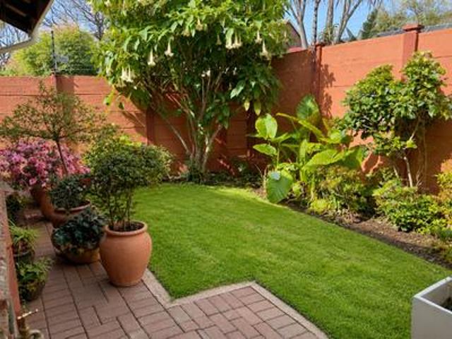 charming 2 bedroom freestanding home