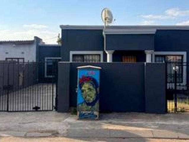charming 2 bedroom house available f.